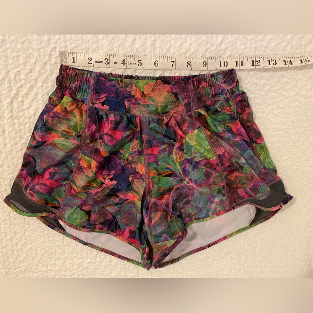 Lululemon - Hotty Hot Shorts - Size 4
